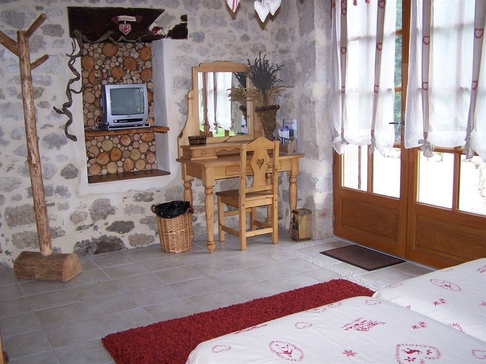 Hotel Les Grands Champs Attignat-Oncin Zewnętrze zdjęcie
